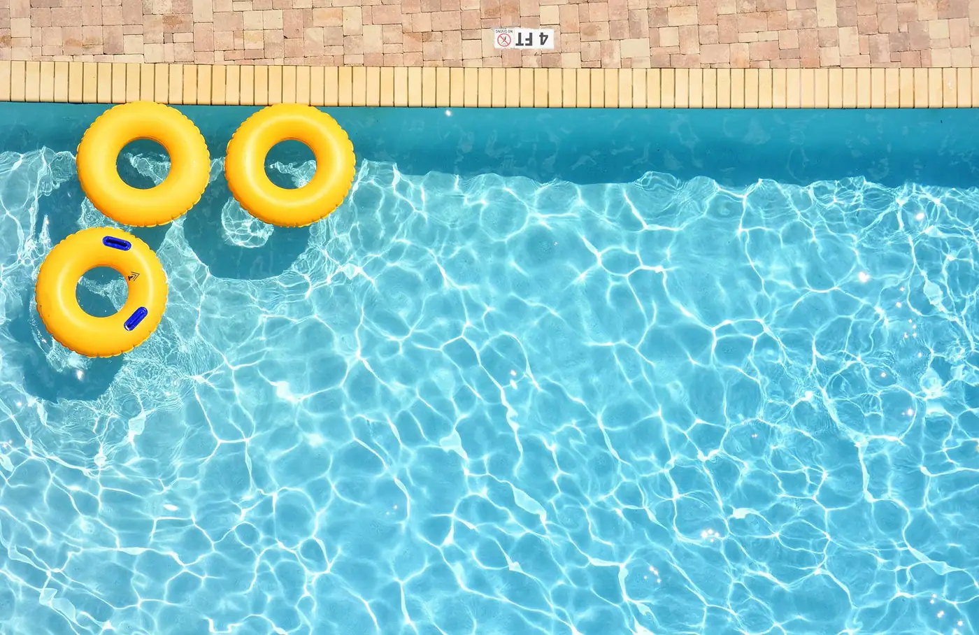 Pool Shock Explained: Liquid Chlorine vs. Cal-Hypo vs. Dichlor vs. Non-Chlorine